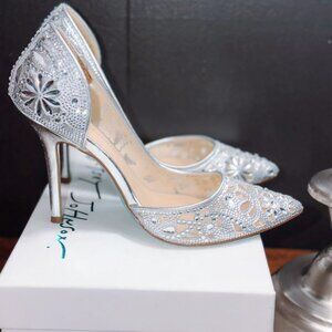 Betsey Johnson Size 8 Embellished Shoes